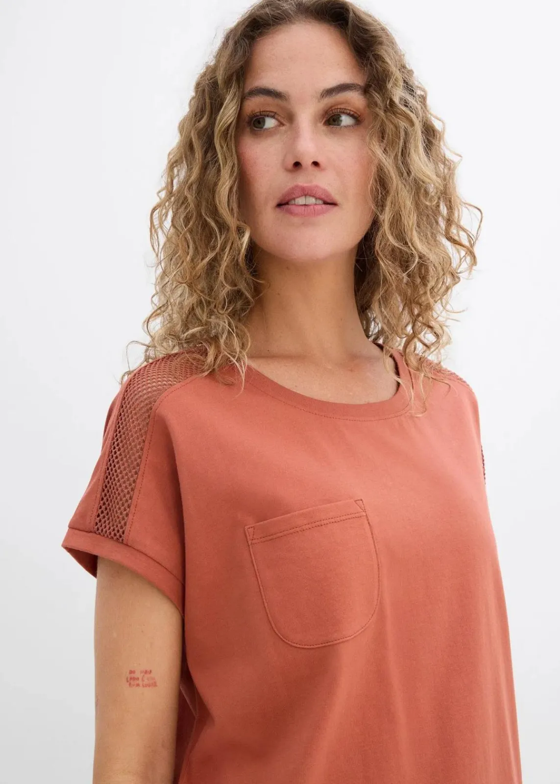 bonprix Shirts & Tops|Nachhaltigere Materialien^Lockeres Shirt mit Spitze cognac