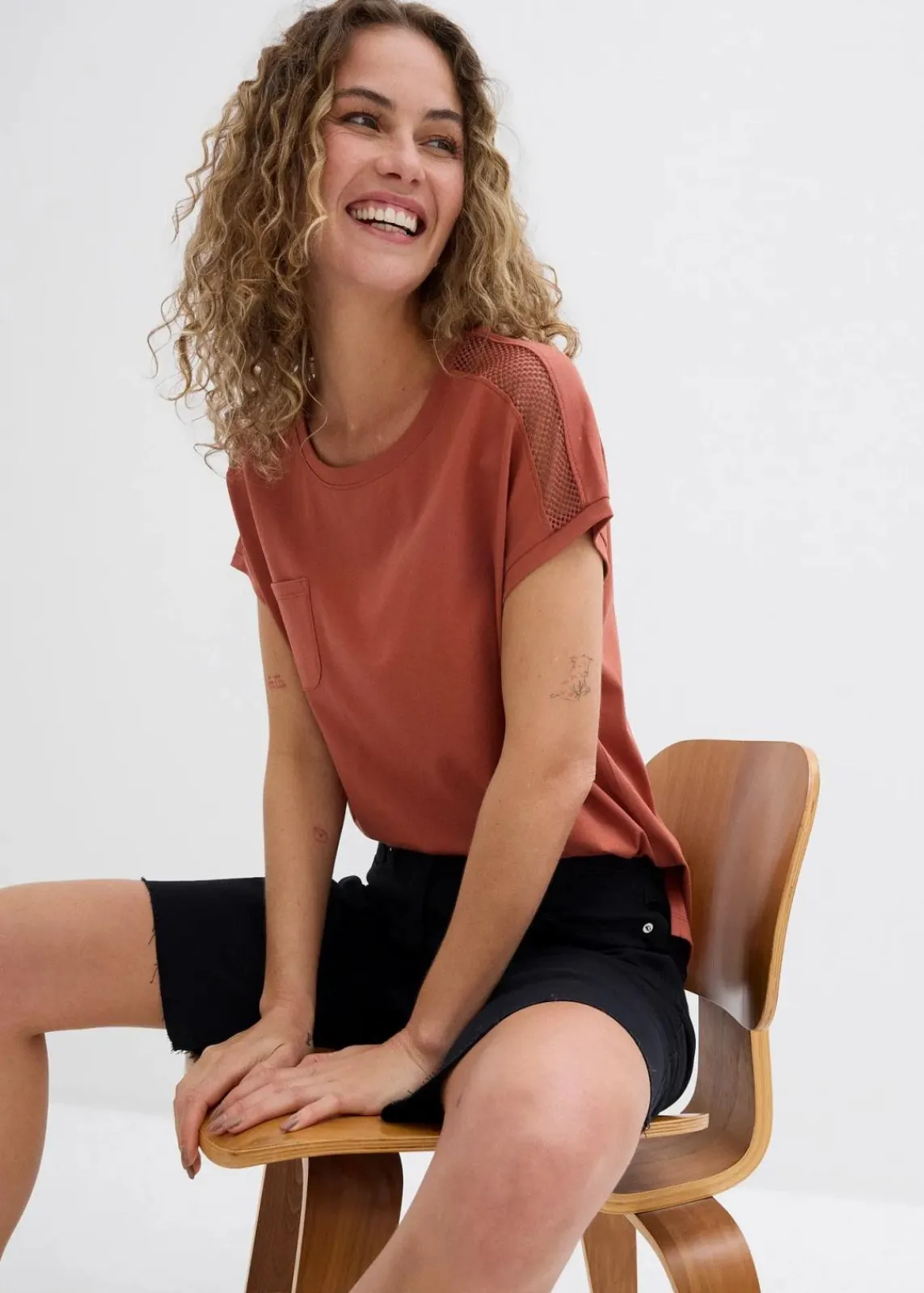 bonprix Shirts & Tops|Nachhaltigere Materialien^Lockeres Shirt mit Spitze cognac