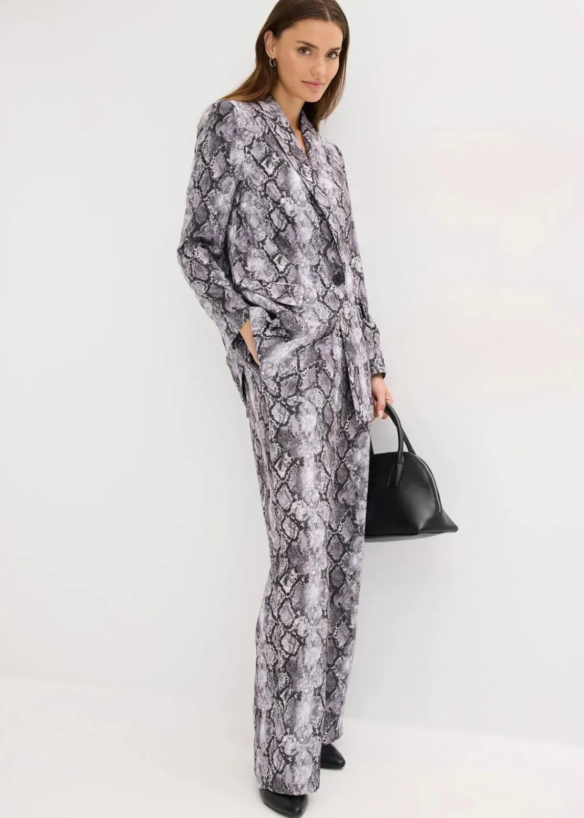bonprix Bekleidung·Basics|Nachhaltigere Materialien^Longblazer graubraun schlange bedruckt