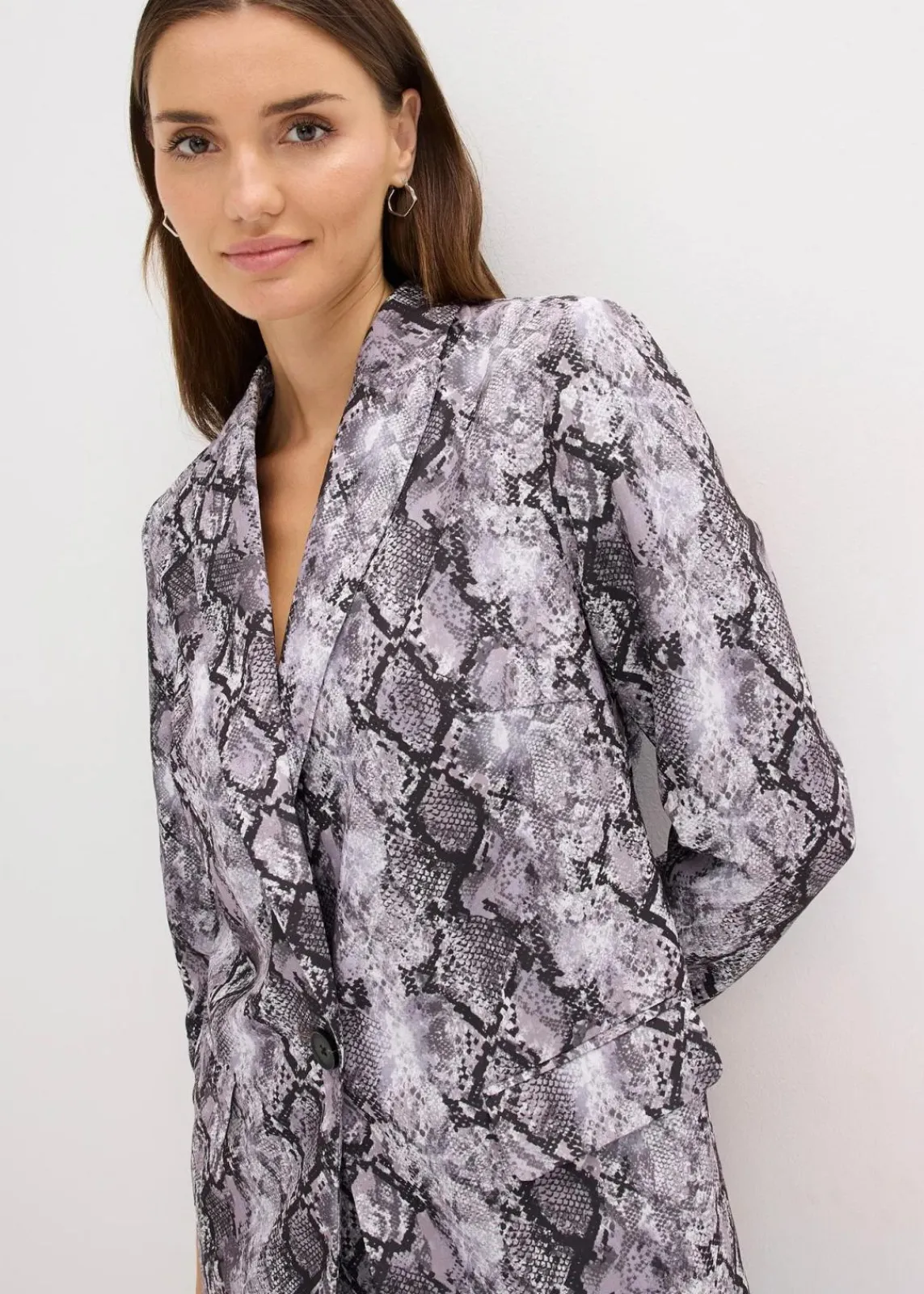 bonprix Bekleidung·Basics|Nachhaltigere Materialien^Longblazer graubraun schlange bedruckt