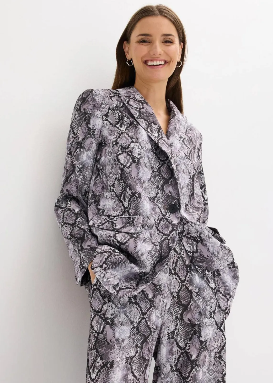bonprix Bekleidung·Basics|Nachhaltigere Materialien^Longblazer graubraun schlange bedruckt