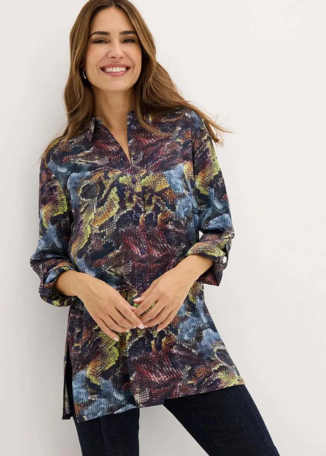 bonprix Bekleidung·Jacken & Mäntel|Blusen & Tuniken^Longbluse blau/grau schlange bedruckt