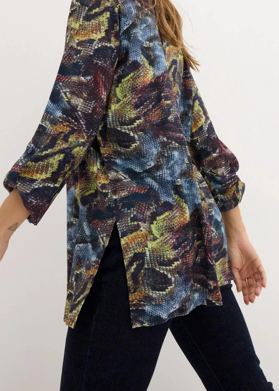 bonprix Bekleidung·Jacken & Mäntel|Blusen & Tuniken^Longbluse blau/grau schlange bedruckt
