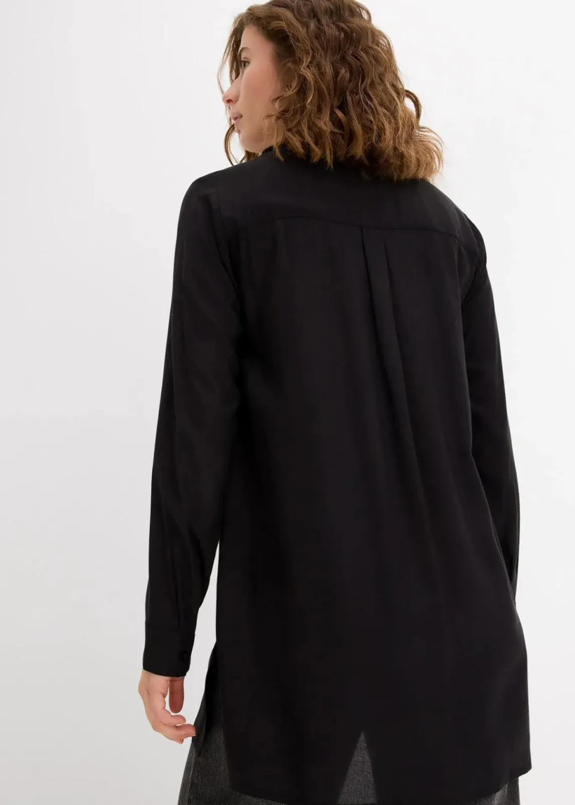 bonprix Bekleidung·Jacken & Mäntel|Nachhaltigere Materialien^Longbluse mit Schlitz aus fließender Viskose schwarz
