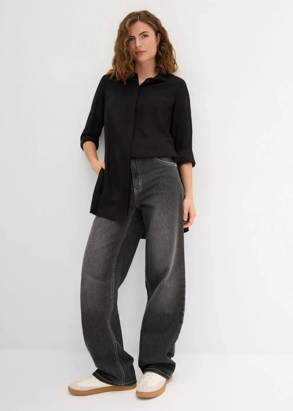 bonprix Bekleidung·Jacken & Mäntel|Nachhaltigere Materialien^Longbluse mit Schlitz aus fließender Viskose schwarz