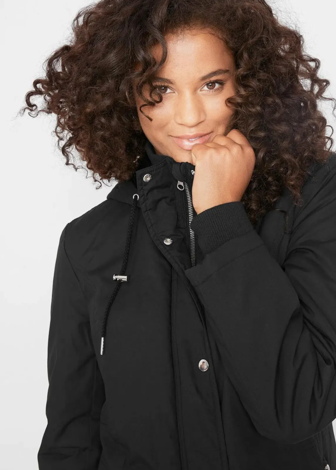 bonprix Bekleidung·Hosen|Jacken & Mäntel^Longjacke mit Kapuze, wattiert schwarz