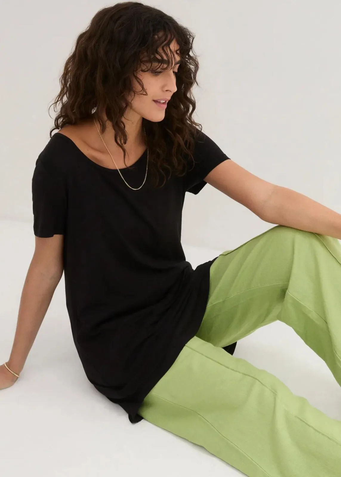bonprix Bekleidung·Röcke|Nachhaltigere Materialien^Longshirt aus softer Viskose schwarz