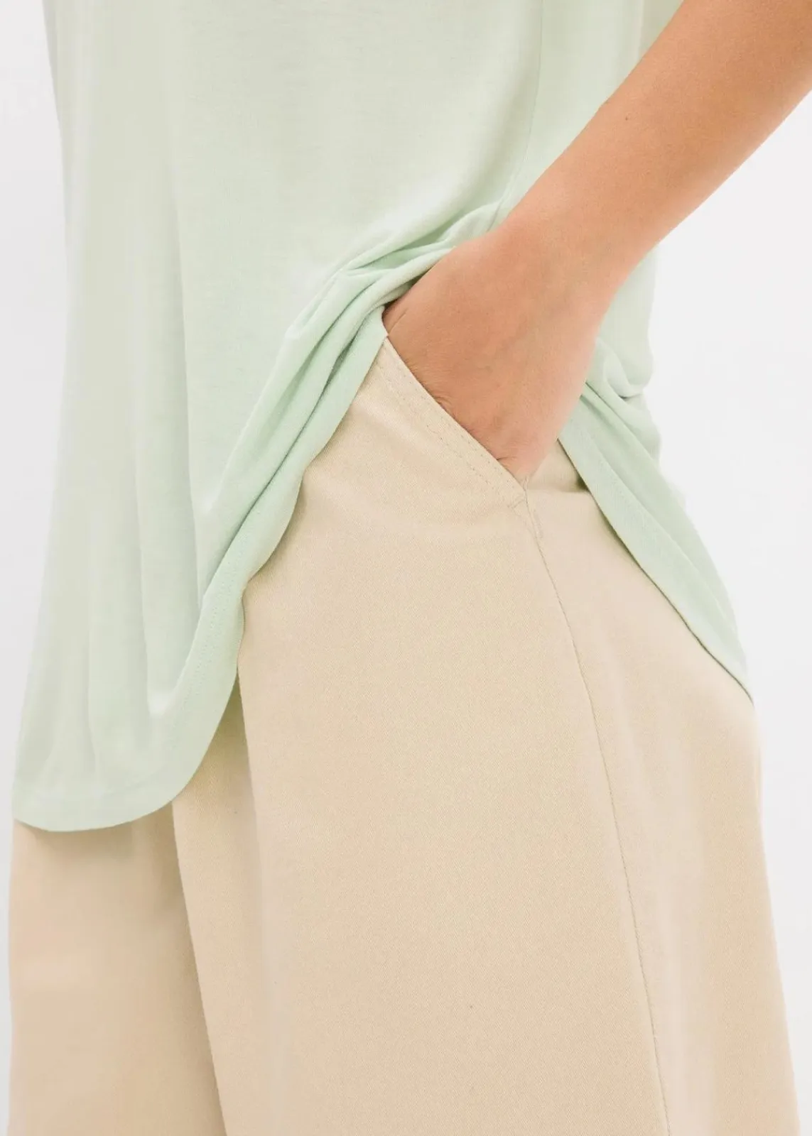 bonprix Nachhaltigere Materialien|Shirts & Tops^Longshirt aus softer Viskose hellschilf