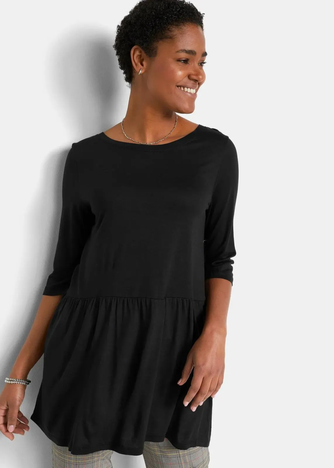 bonprix Nachhaltigere Materialien|Shirts & Tops^Longshirt aus Viskose mit Volant schwarz