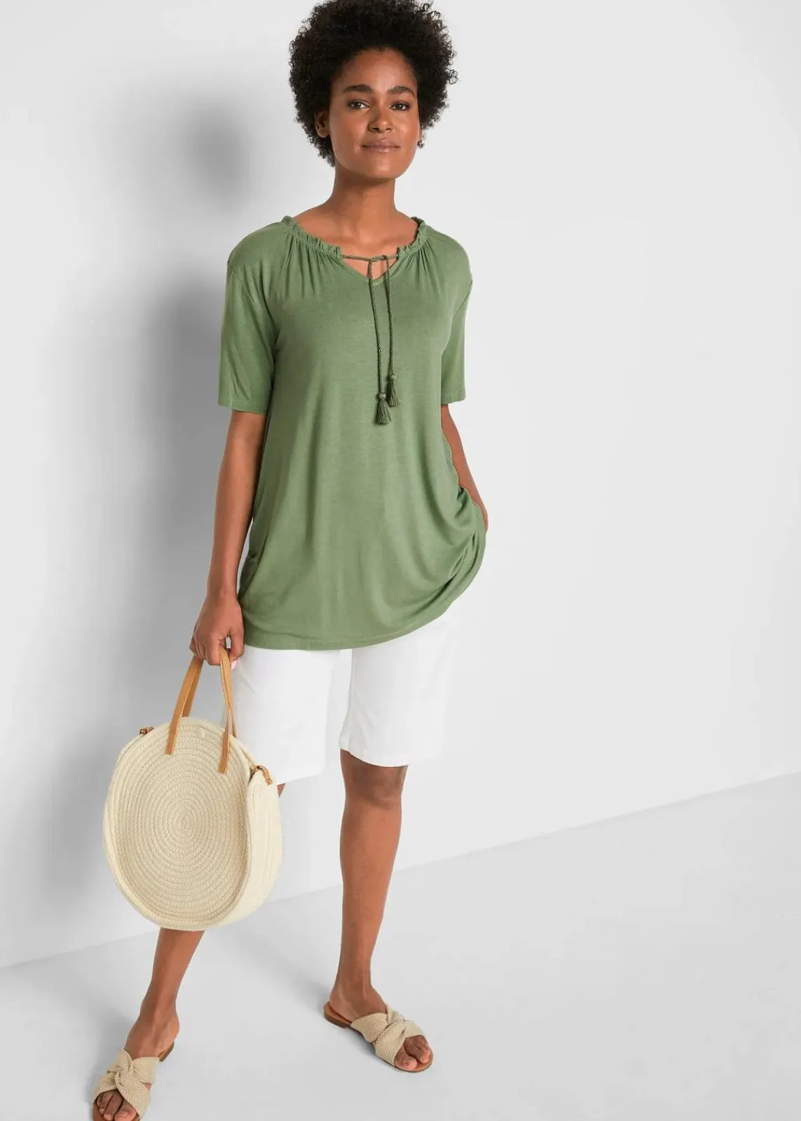 bonprix Shirts & Tops|Nachhaltigere Materialien^Longshirt aus Viskose-Mix piniengrün