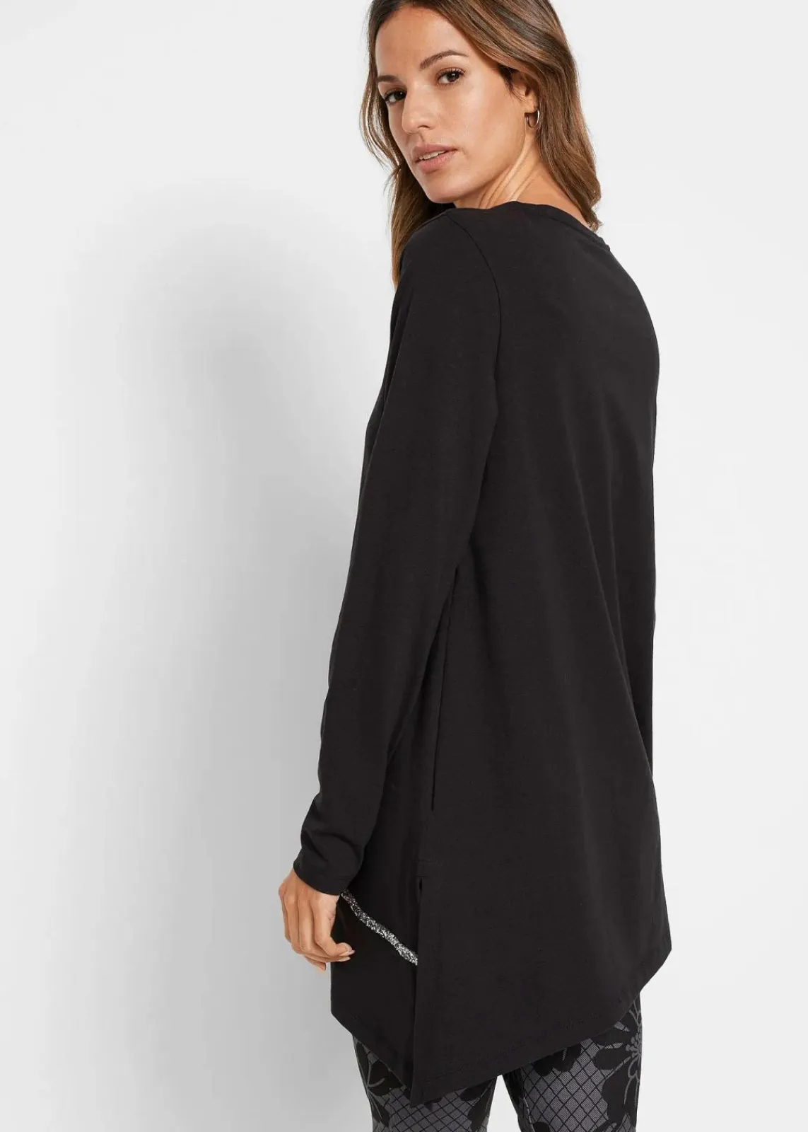 bonprix Shirts & Tops^Longshirt mit asymmetrischen Schnitt und Glitzer schwarz/silber