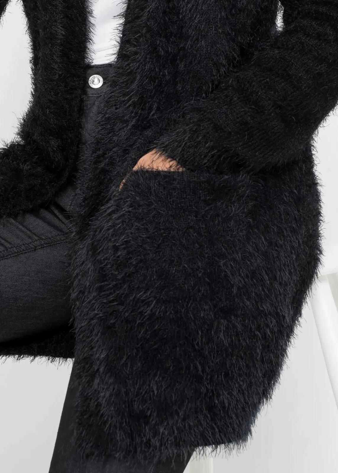 bonprix Bekleidung·Umstandsmode|Strickmode^Longstrickjacke in Flauschoptik schwarz