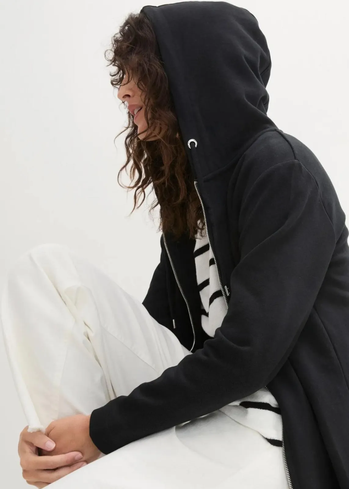 bonprix Bekleidung·Blusen & Tuniken|Sweat^Long-Sweatjacke mit Reißverschlusstaschen schwarz