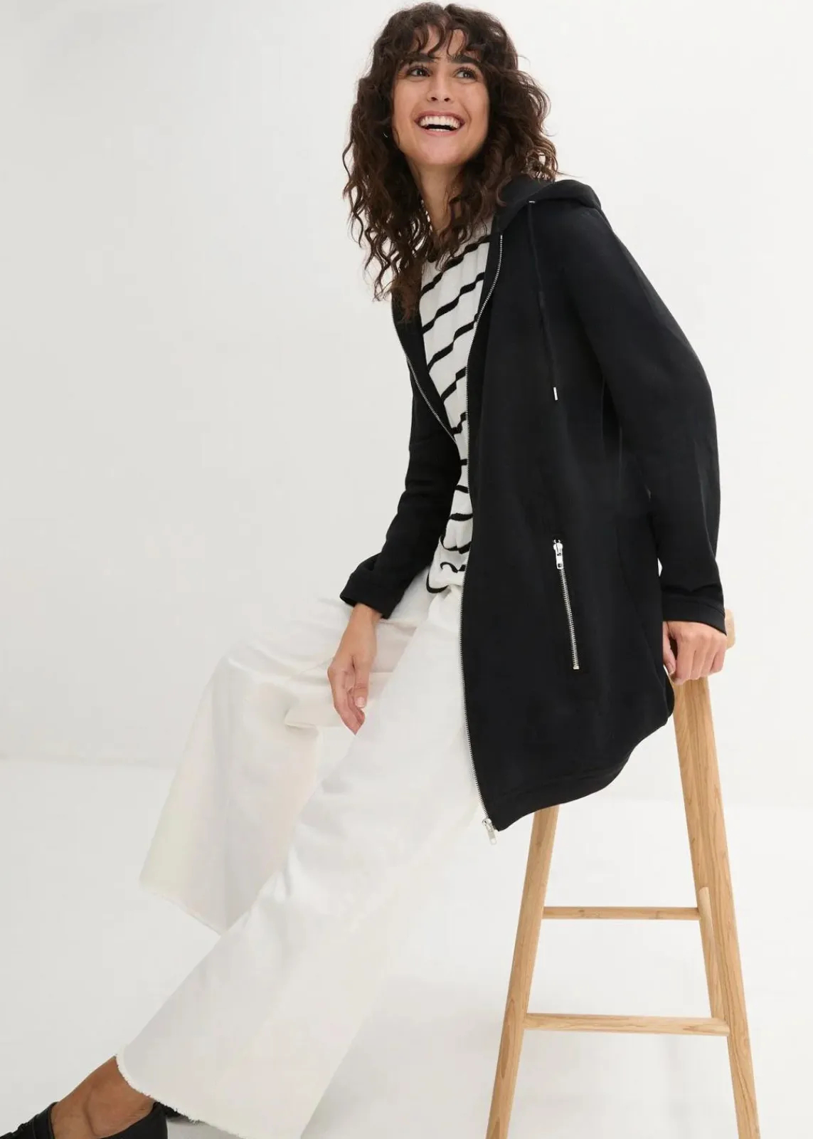 bonprix Bekleidung·Blusen & Tuniken|Sweat^Long-Sweatjacke mit Reißverschlusstaschen schwarz