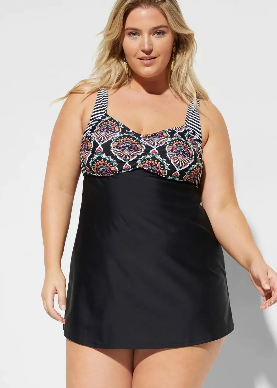 bonprix Nachhaltigere Materialien|Bedeckende Bademode^Long-Tankini (2-tlg. Set) mit Highwaist-Bikinihose schwarz graphisch