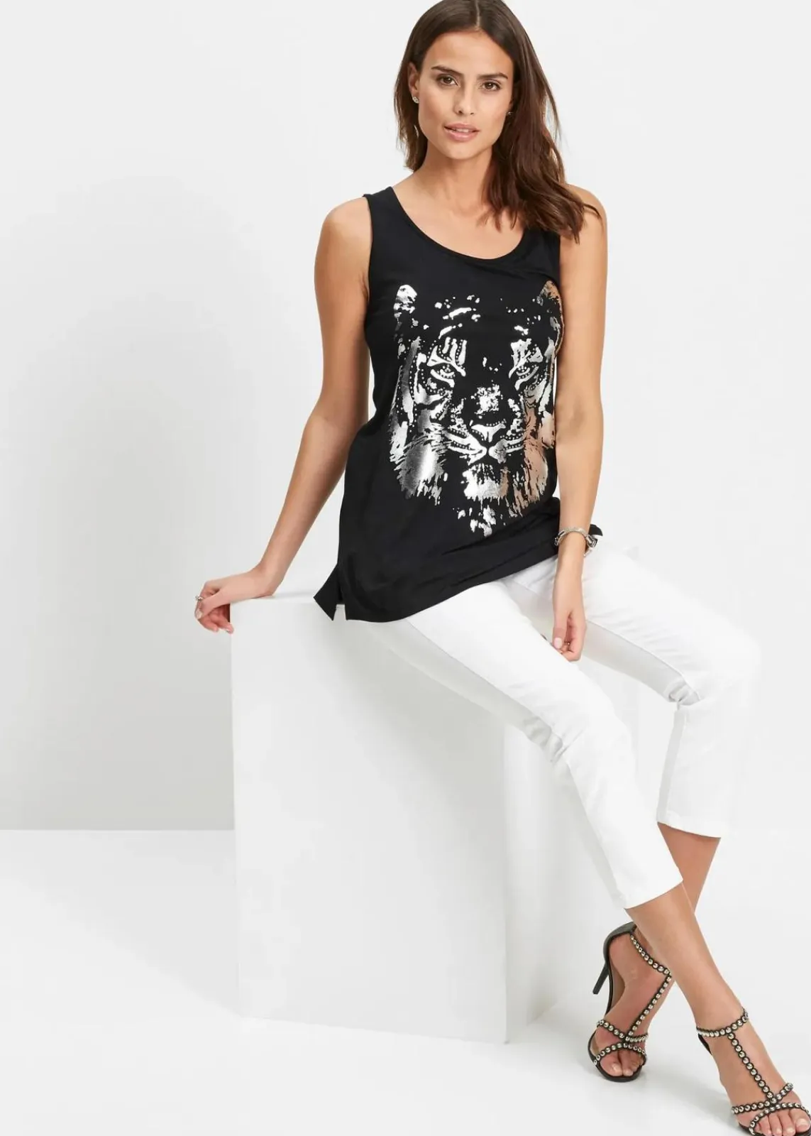 bonprix Shirts & Tops|Nachhaltigere Materialien^Longtop mit print-logo schwarz/silber bedruckt