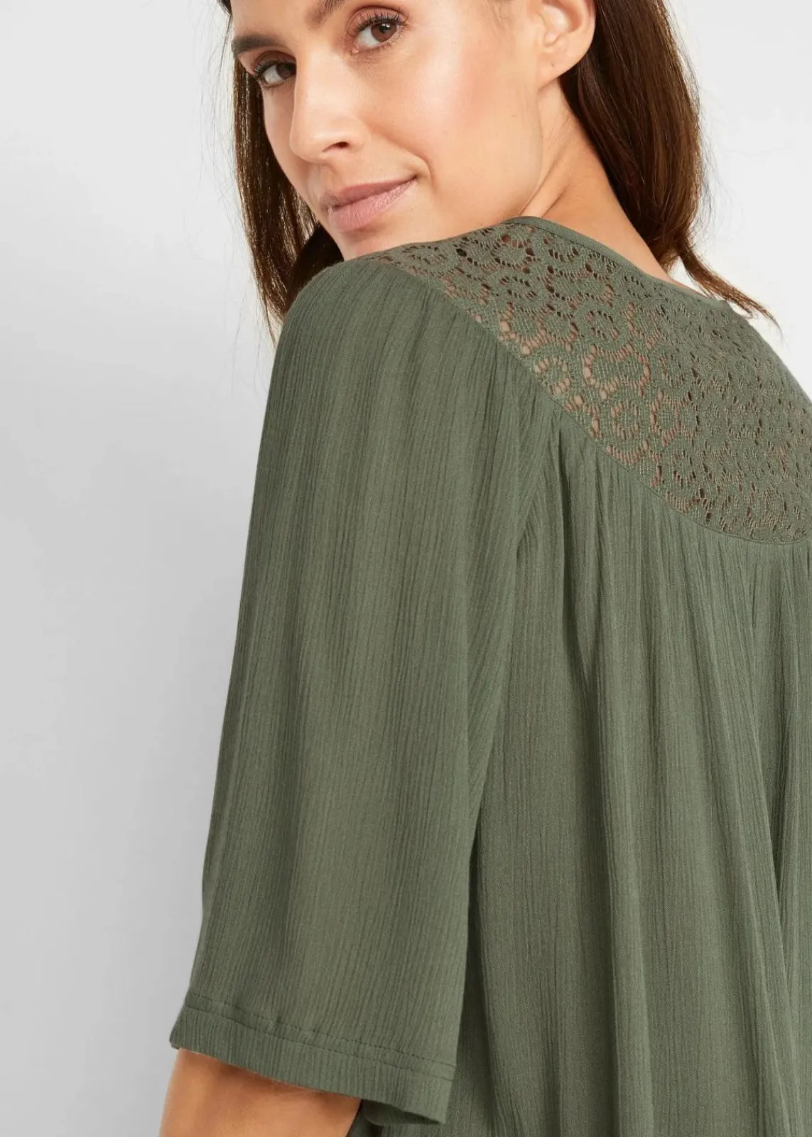 bonprix Nachhaltigere Materialien|Blusen & Tuniken^Long-Tunika aus Crinkle, halbarm oliv