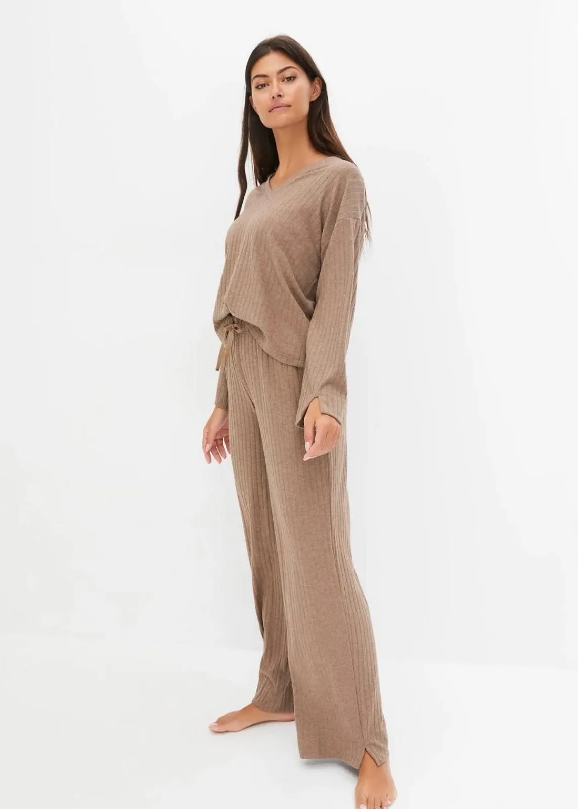 bonprix Wäsche·Homewear|Wäsche·Nachtwäsche^Loungewear Hausanzug mit weitem Bein aus weicher Rippe taupe