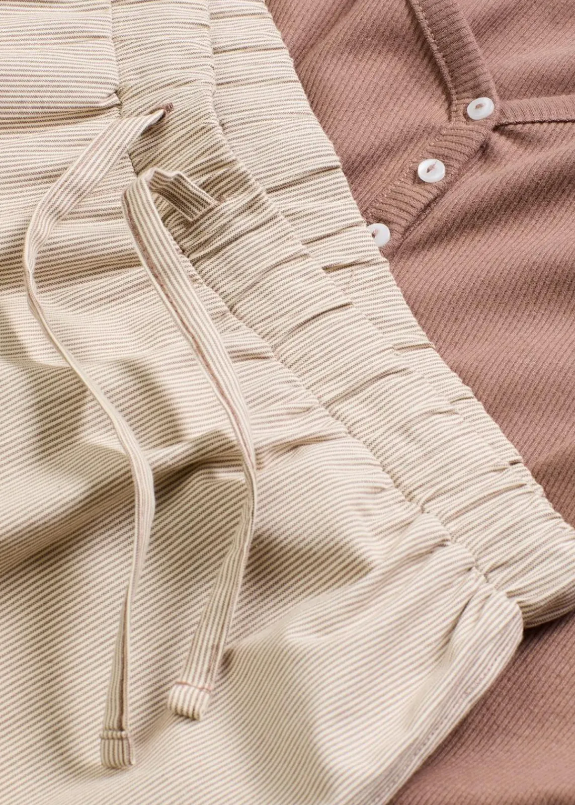 bonprix Wäsche·Nachtwäsche|Nachtwäsche^Loungewear Rippshirt mit gewebter Hose mattbraun gestreift