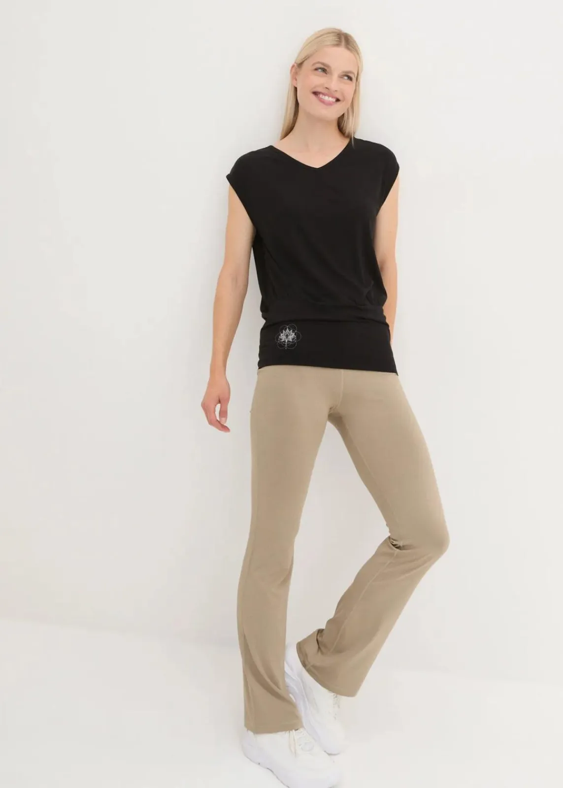 bonprix Wäsche·Homewear|Bekleidung·Strickmode^Loungewear-Shirt mit weitem Bund schwarz