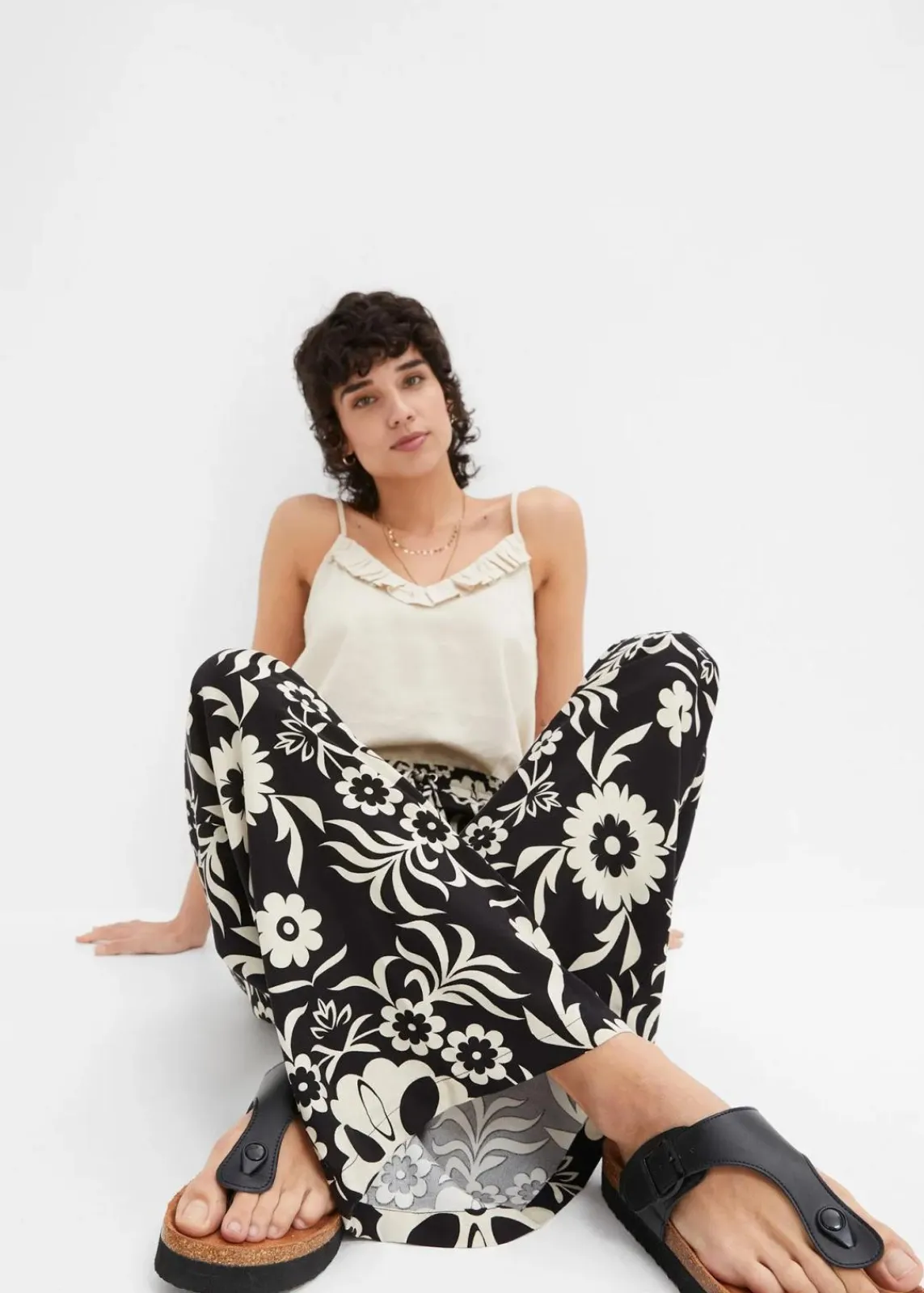 bonprix Bekleidung·Kleider|Hosen^Marlenehose aus fließender Viskose schwarz/kieselbeige bedruckt