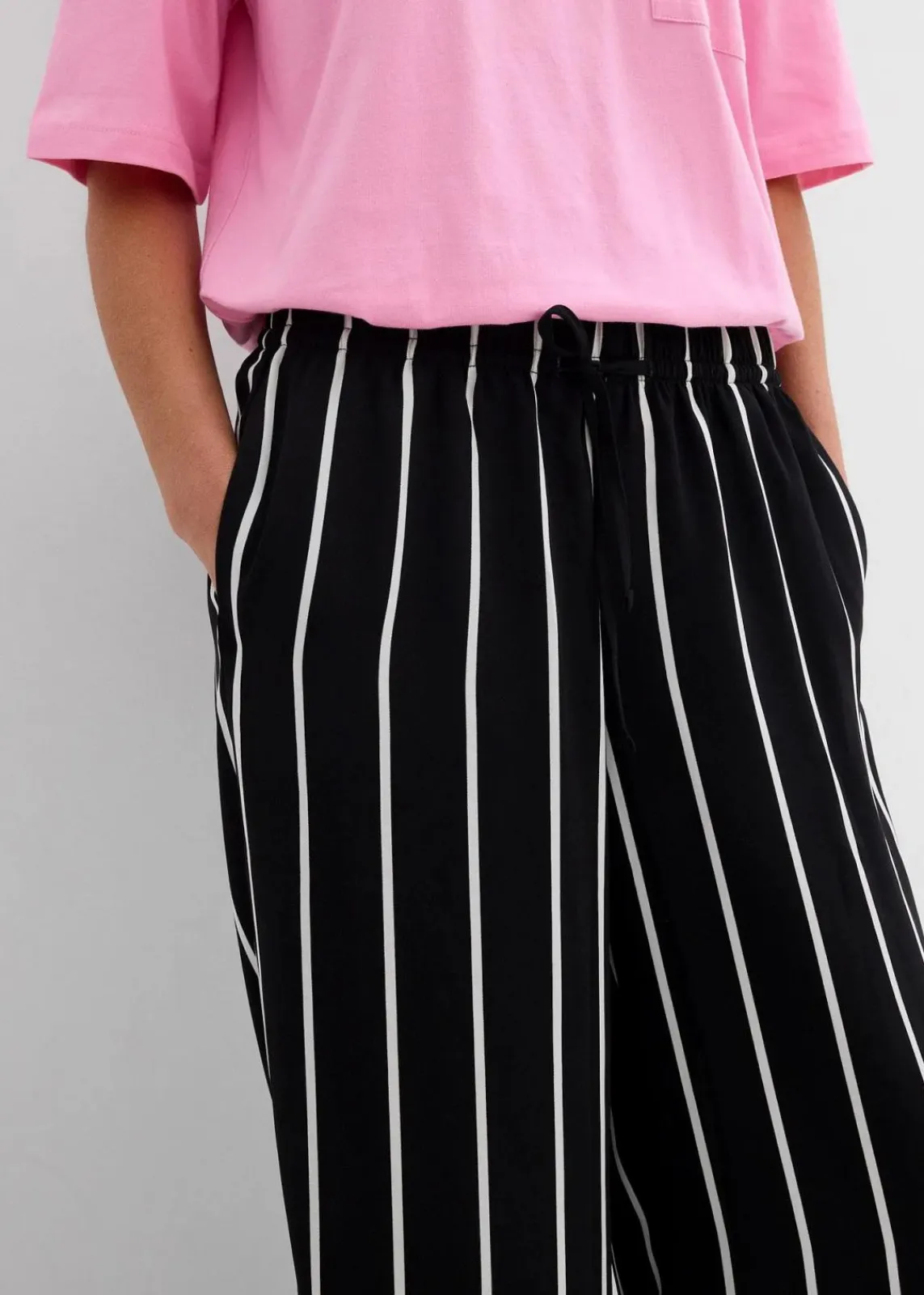 bonprix Bekleidung·Kleider|Hosen^Marlenehose aus leichtem Crêpe schwarz/wollweiß gestreift