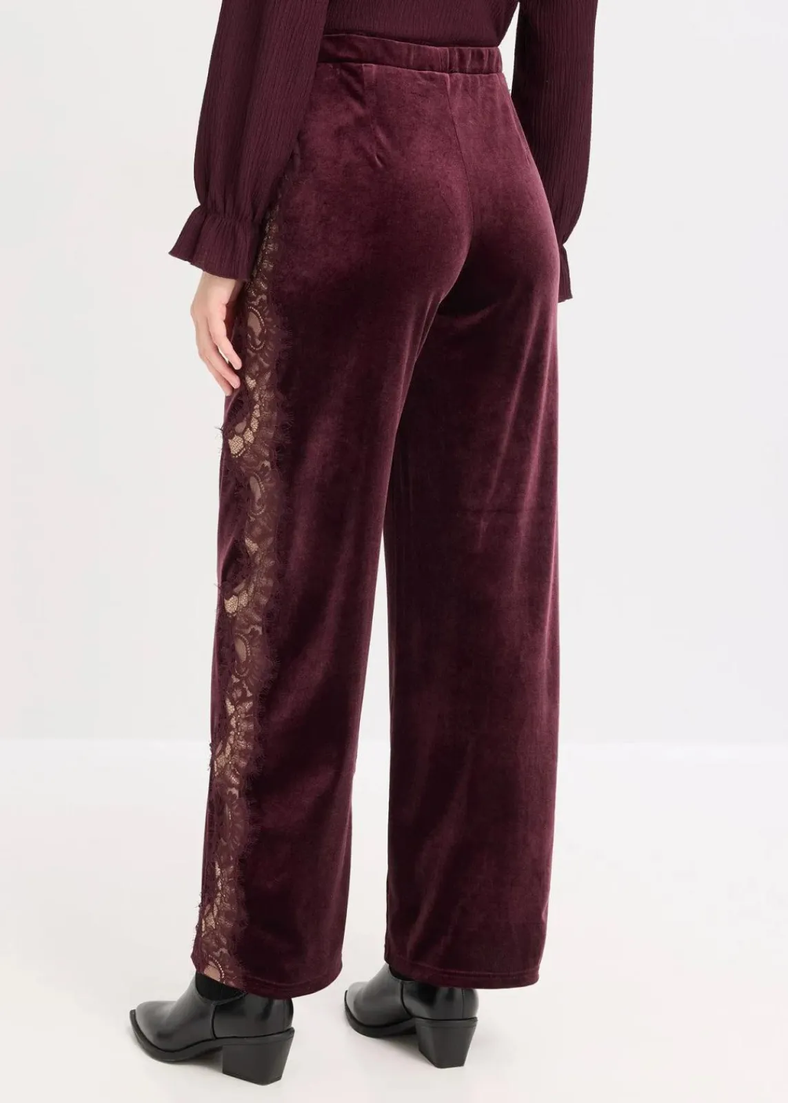 bonprix Hosen|Bekleidung·Kleider^Marlenehose aus softem Samt mit Spitzeneinsatz weinrot