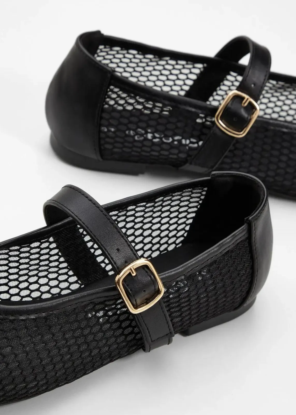 bonprix Sommerschuhe^Mary-Janes mit Mesh-Einsatz schwarz