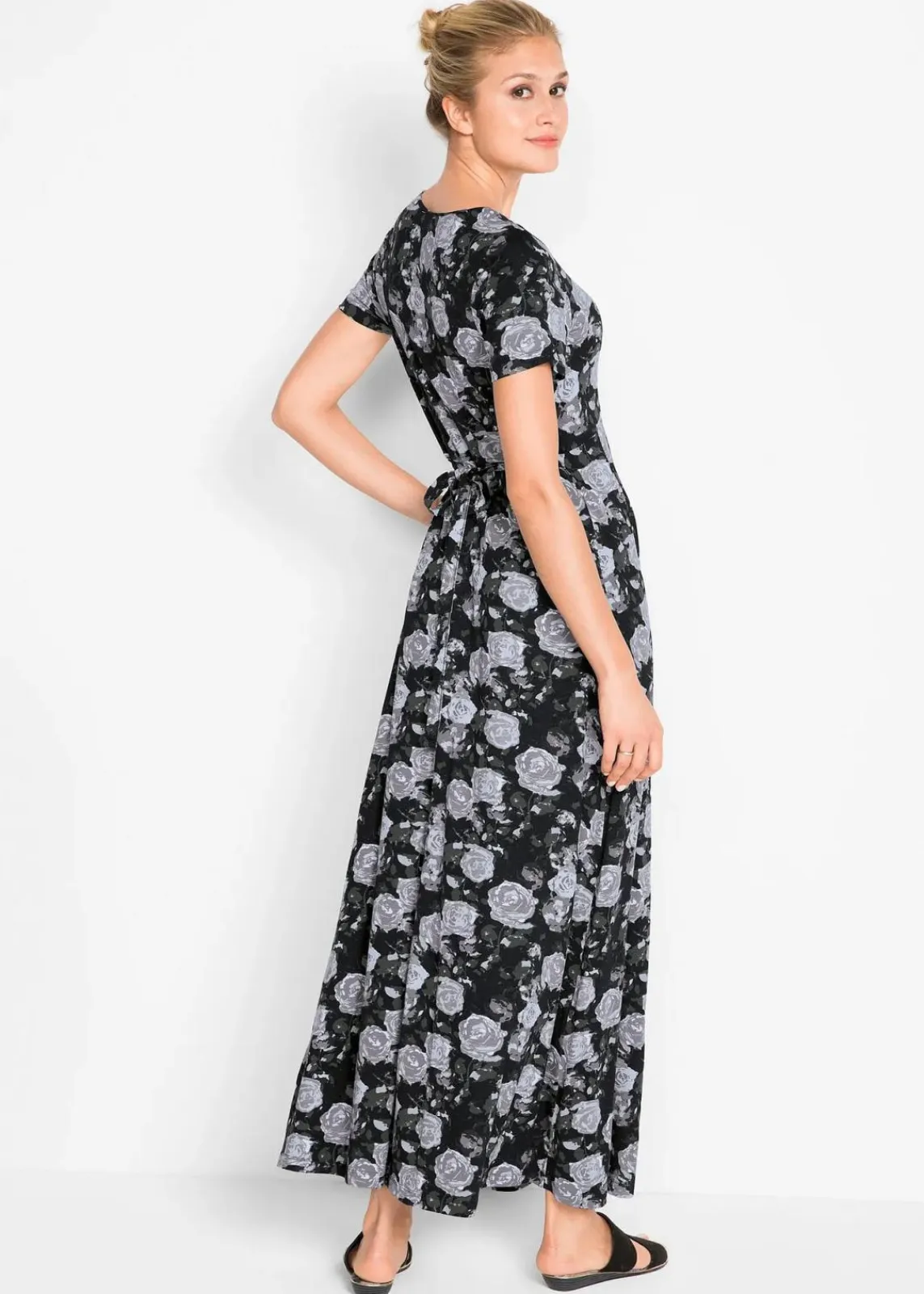 bonprix Bekleidung·Pullover & Strickjacken|Kleider^Maxi- Shirt- Kleid, kurzarm schwarz geblümt