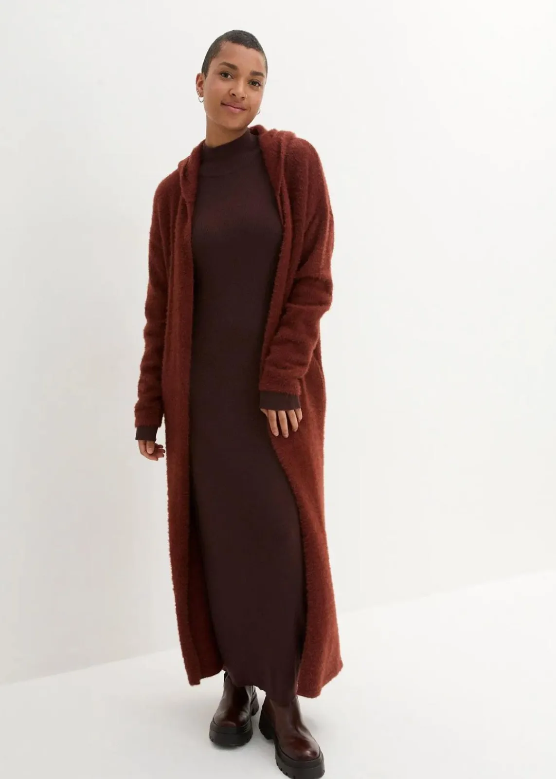 bonprix Bekleidung·Umstandsmode|Bekleidung·Pullover & Strickjacken^Maxi-Feinstrickkleid aus fließendem Viskose-Mix terrabraun
