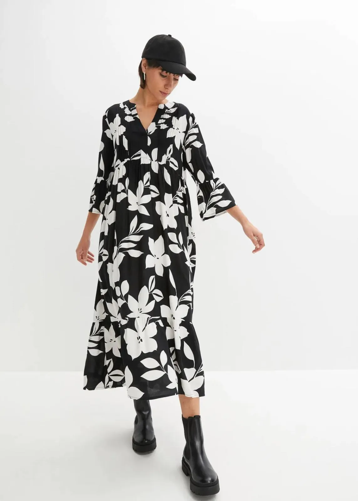 bonprix Nachhaltigere Materialien|Kleider^Maxikleid schwarz/weiß geblümt
