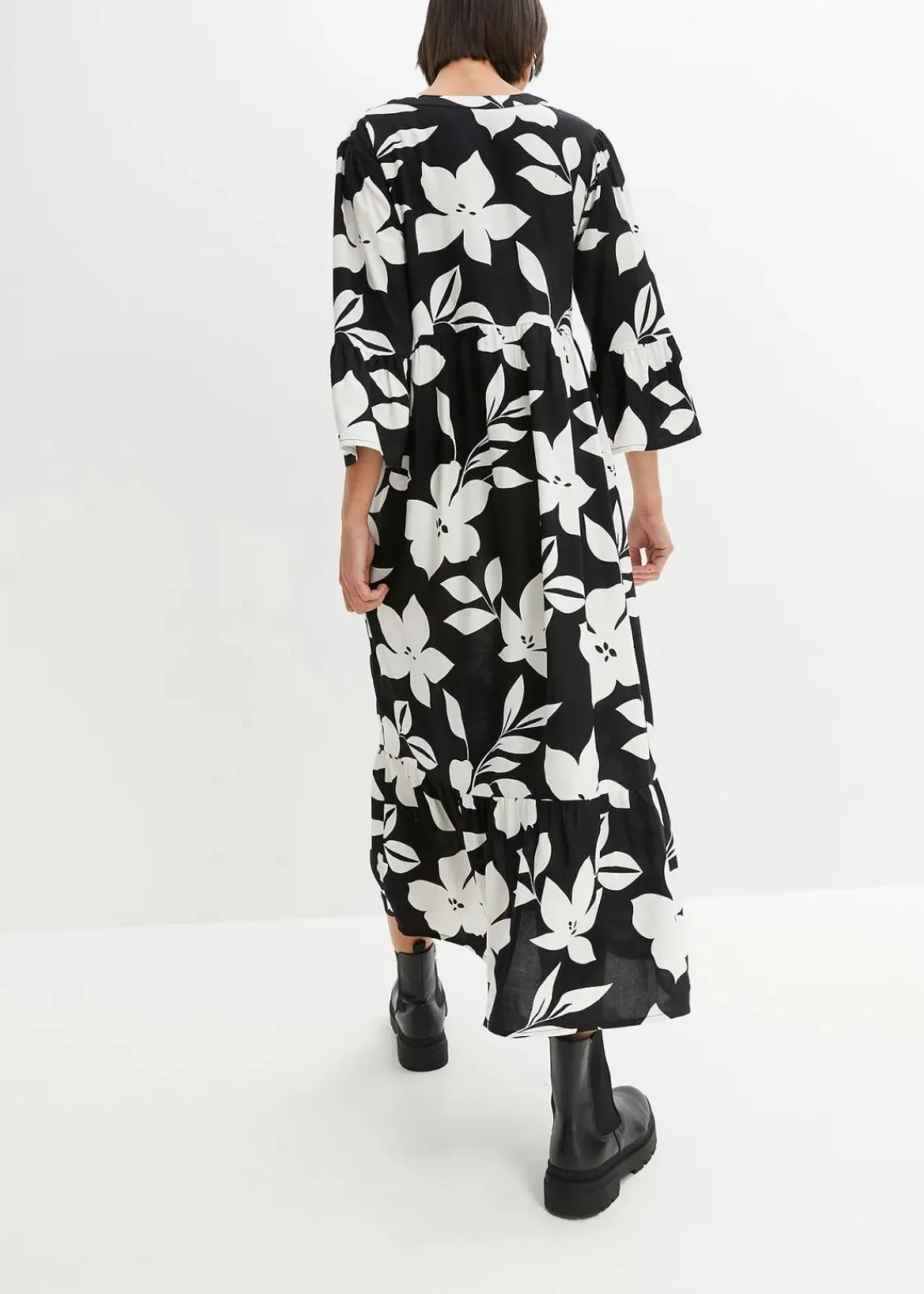bonprix Nachhaltigere Materialien|Kleider^Maxikleid schwarz/weiß geblümt