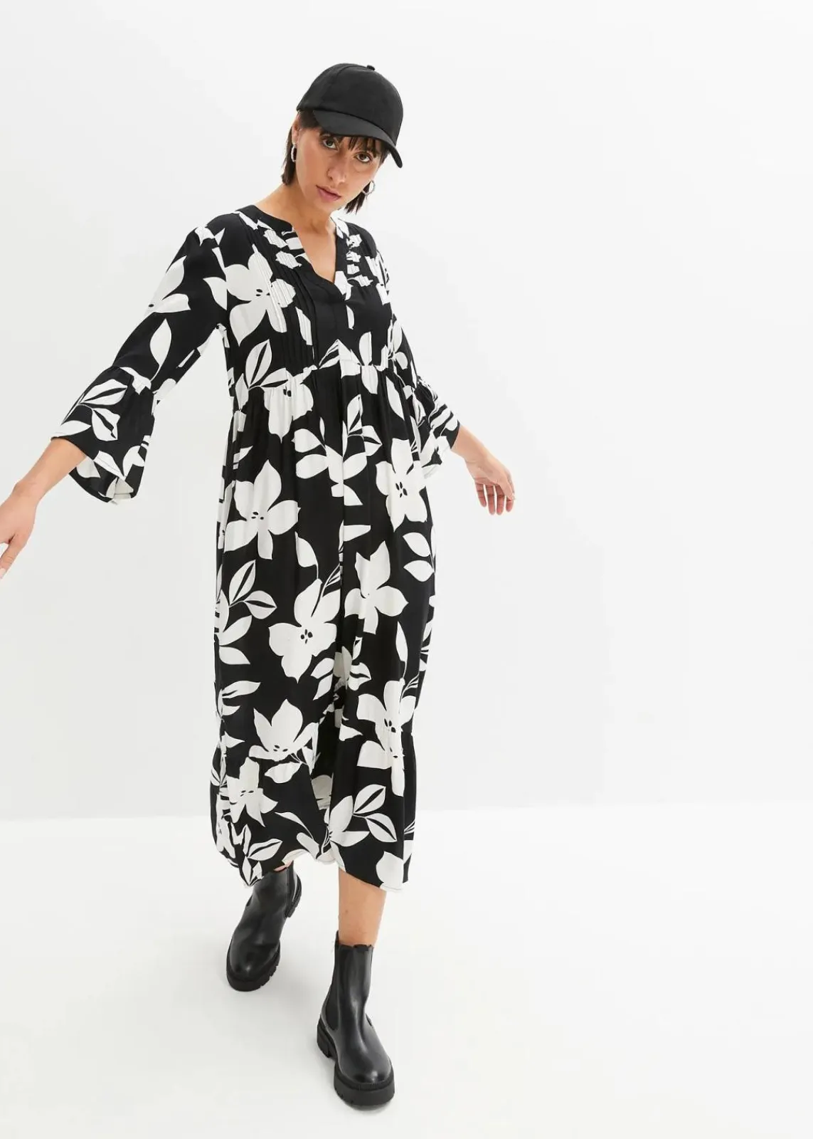 bonprix Nachhaltigere Materialien|Kleider^Maxikleid schwarz/weiß geblümt