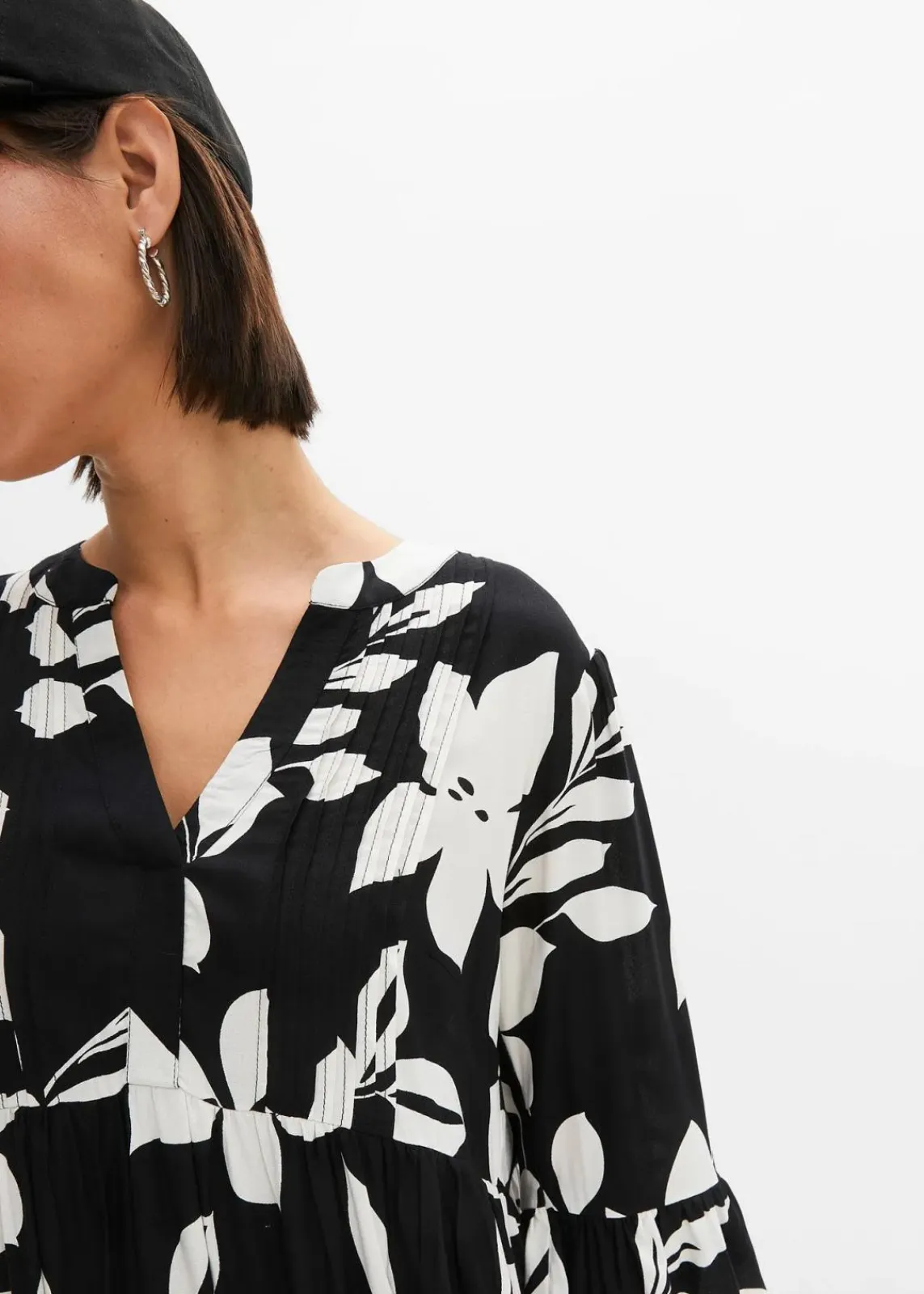 bonprix Nachhaltigere Materialien|Kleider^Maxikleid schwarz/weiß geblümt