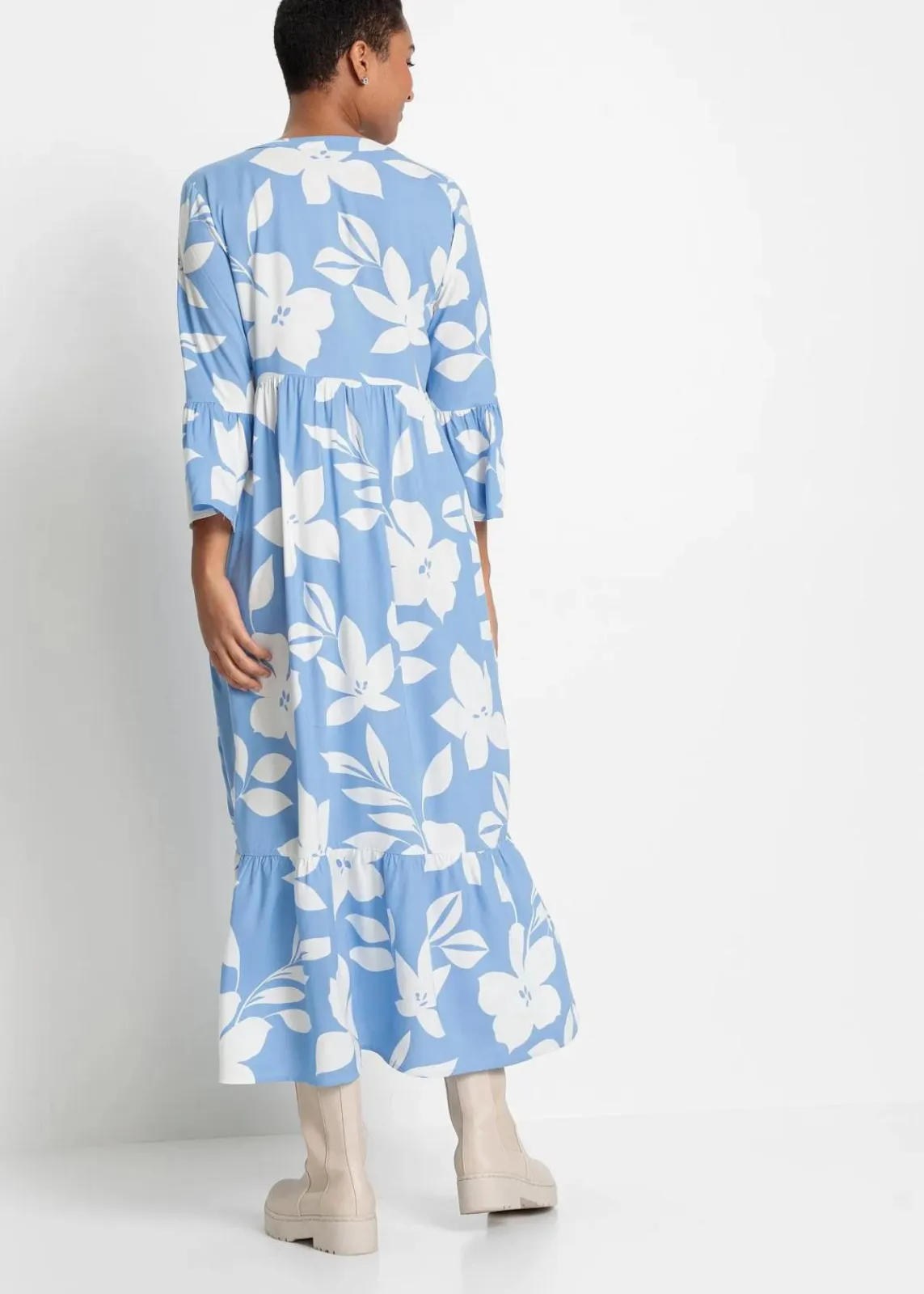 bonprix Nachhaltigere Materialien|Kleider^Maxikleid mittelblau/weiß geblümt
