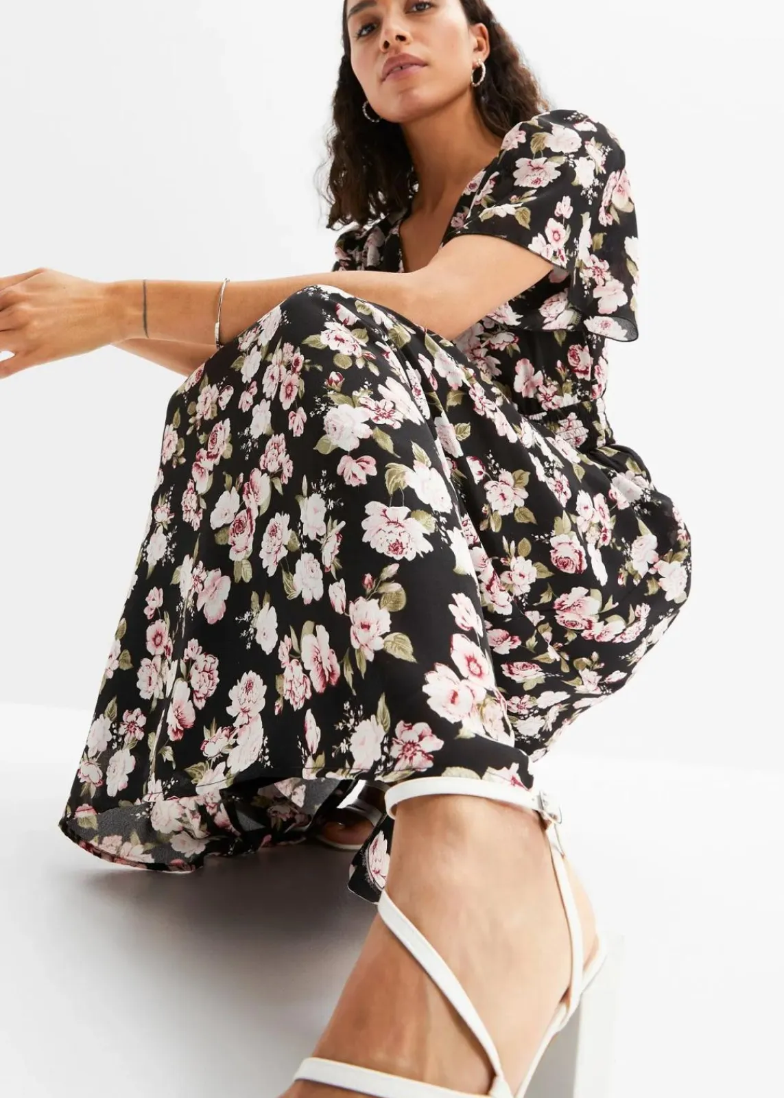 bonprix Nachhaltigere Materialien|Kleider^Maxikleid schwarz rosen-blüten