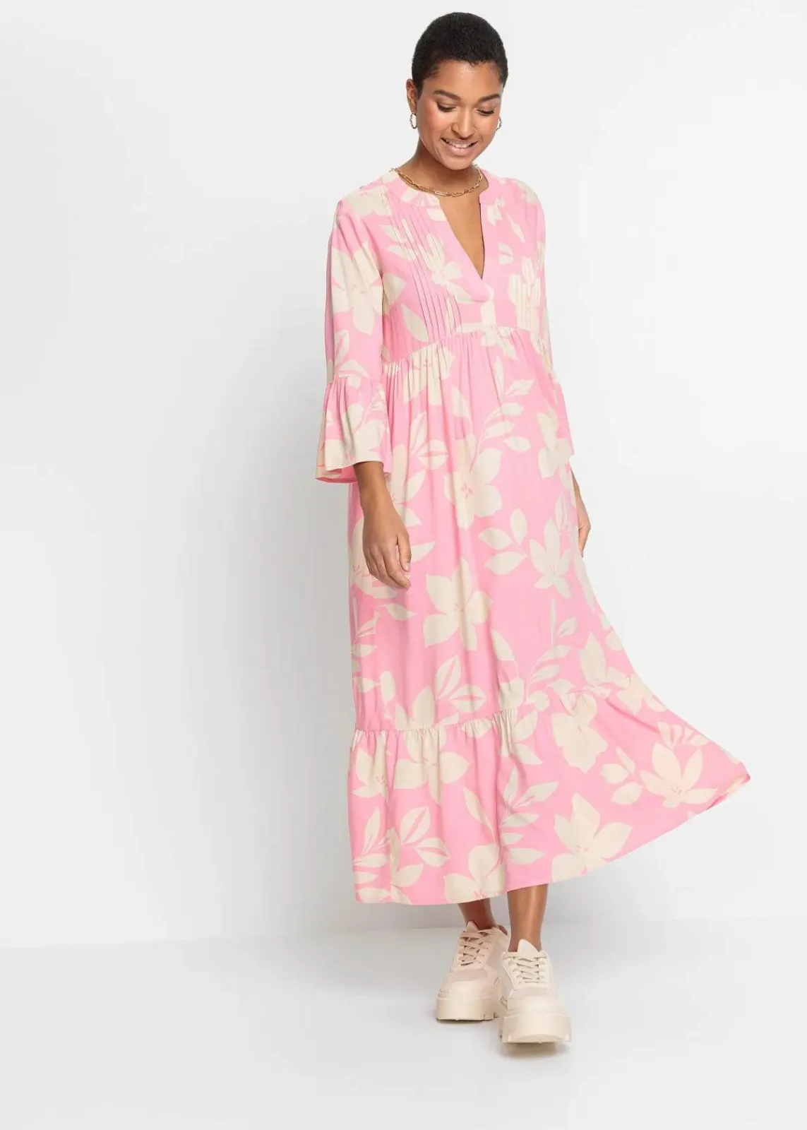 bonprix Nachhaltigere Materialien|Kleider^Maxikleid knallrosa/hellsand geblümt