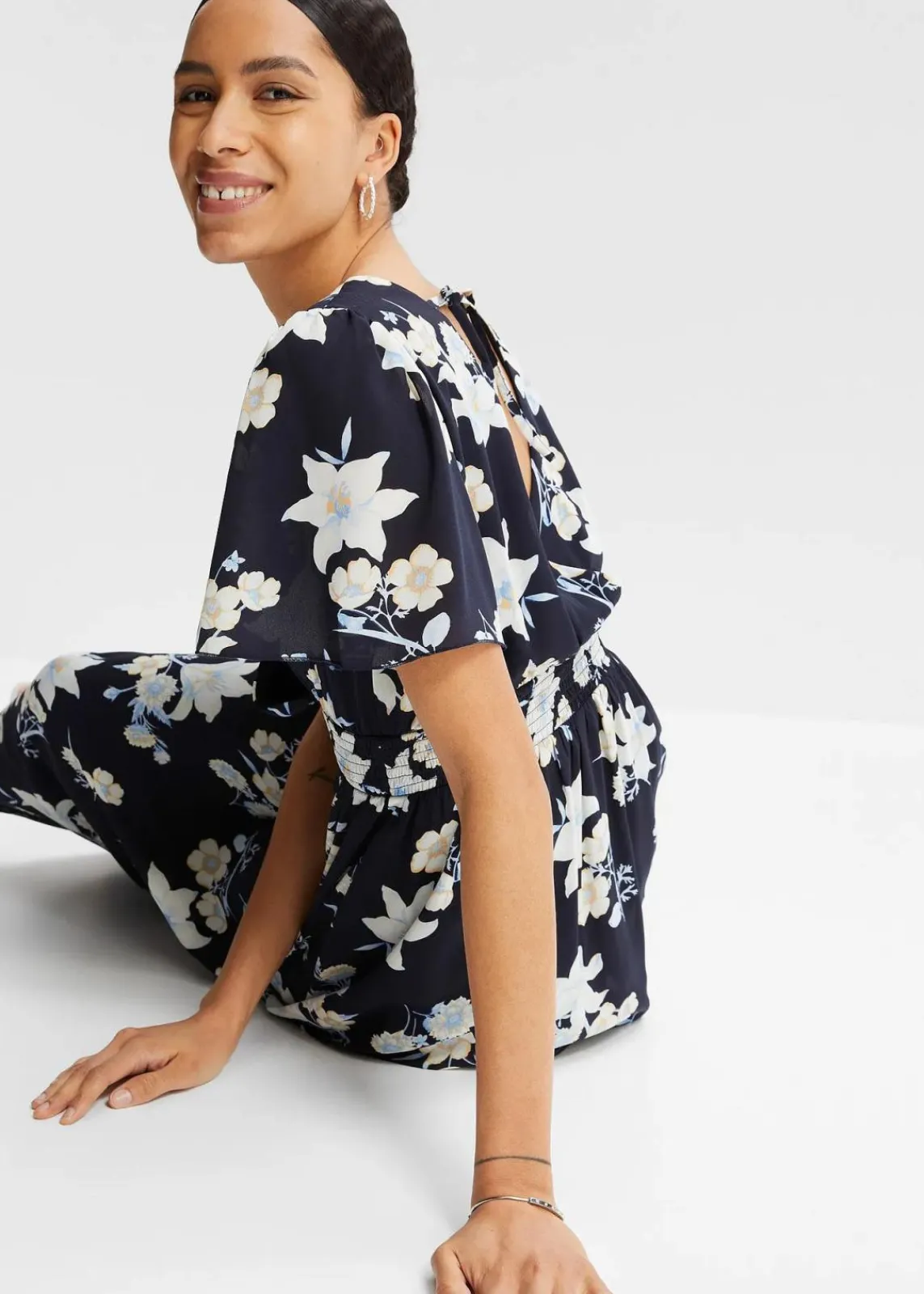bonprix Bekleidung·Pullover & Strickjacken|Kleider^Maxikleid dunkelblau lilien-blüten