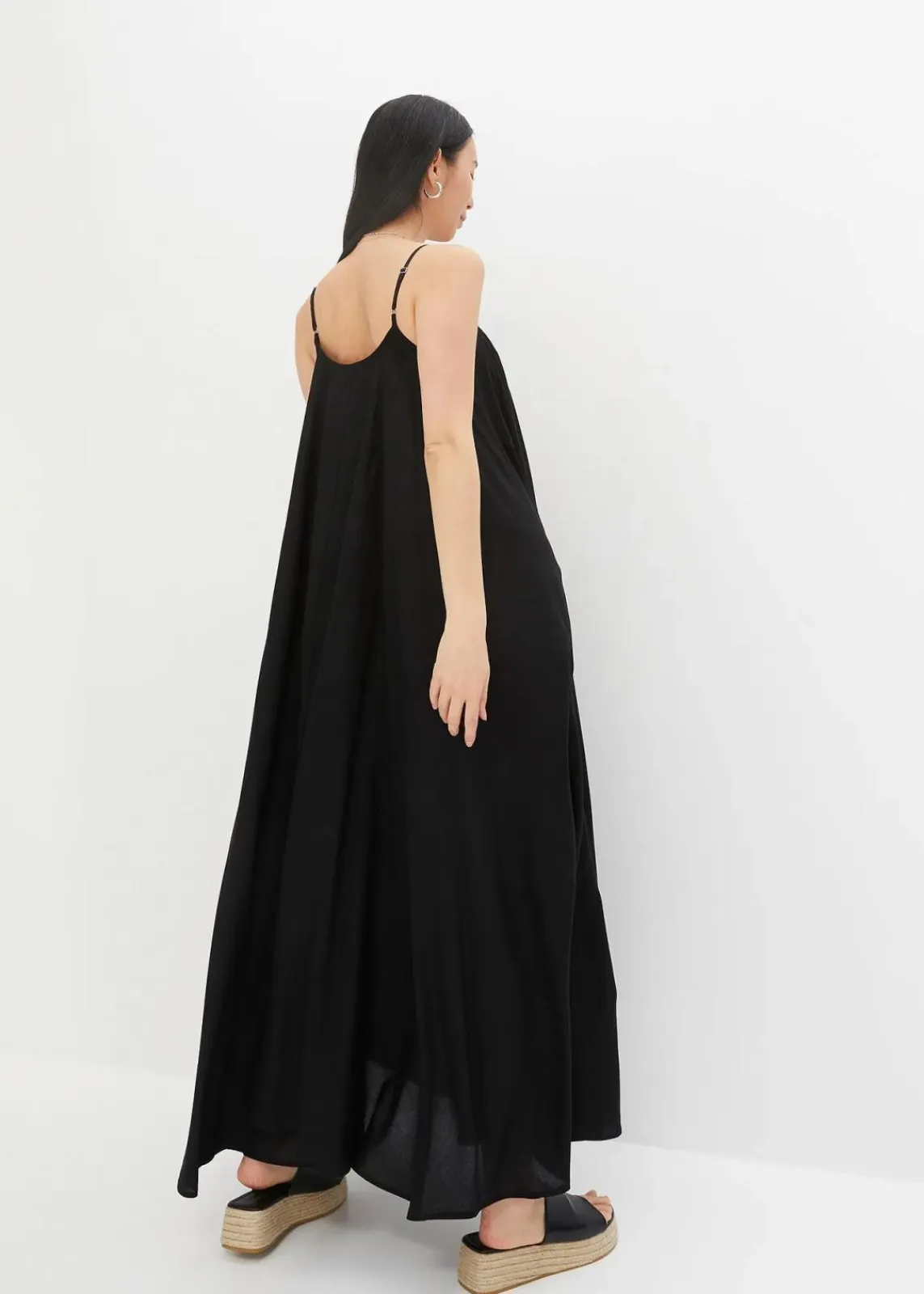 bonprix Nachhaltigere Materialien|Kleider^Maxikleid aus feiner Viskose schwarz