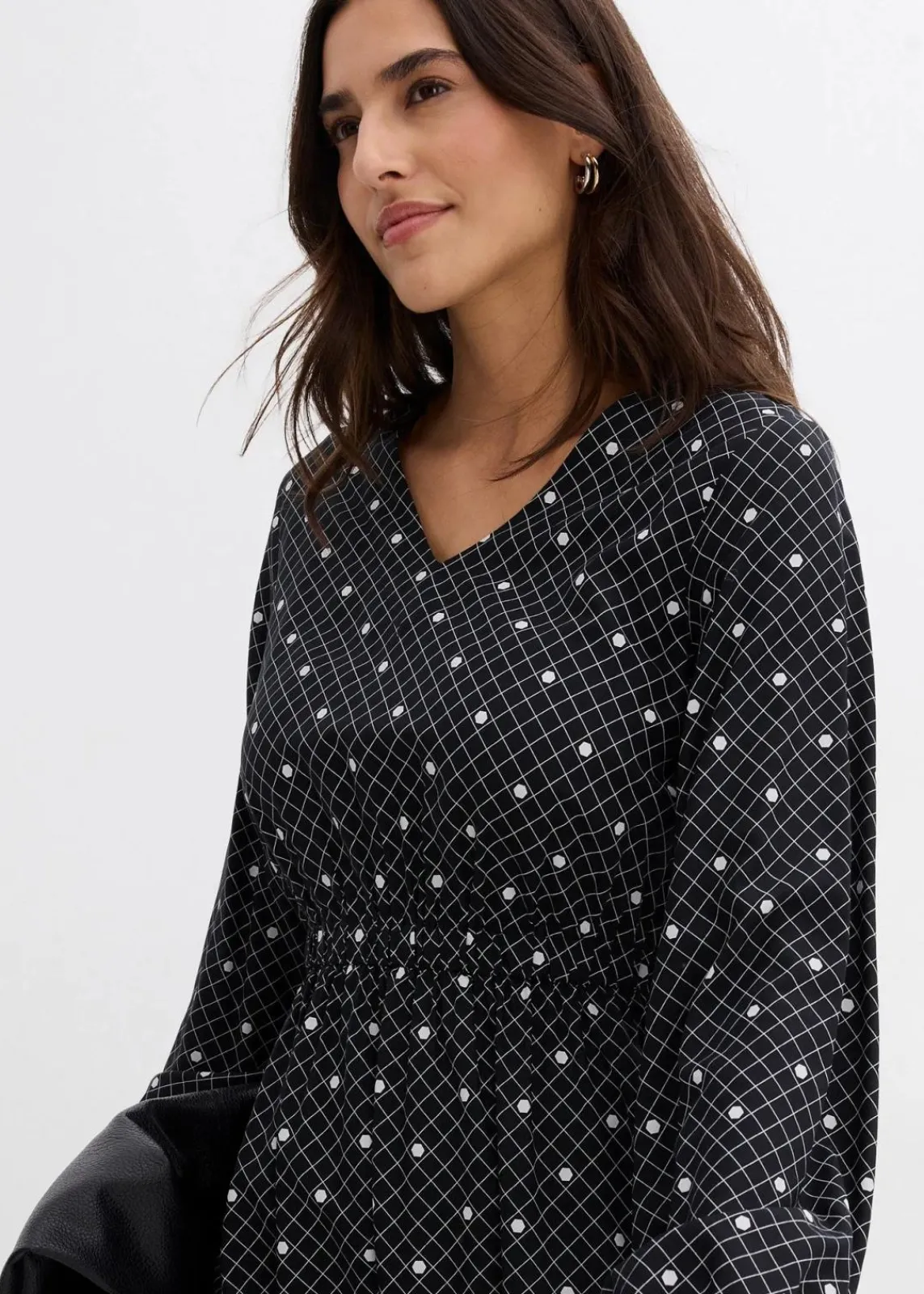 bonprix Kleider^Maxikleid aus fließender Viskose schwarz/weiß gepunktet