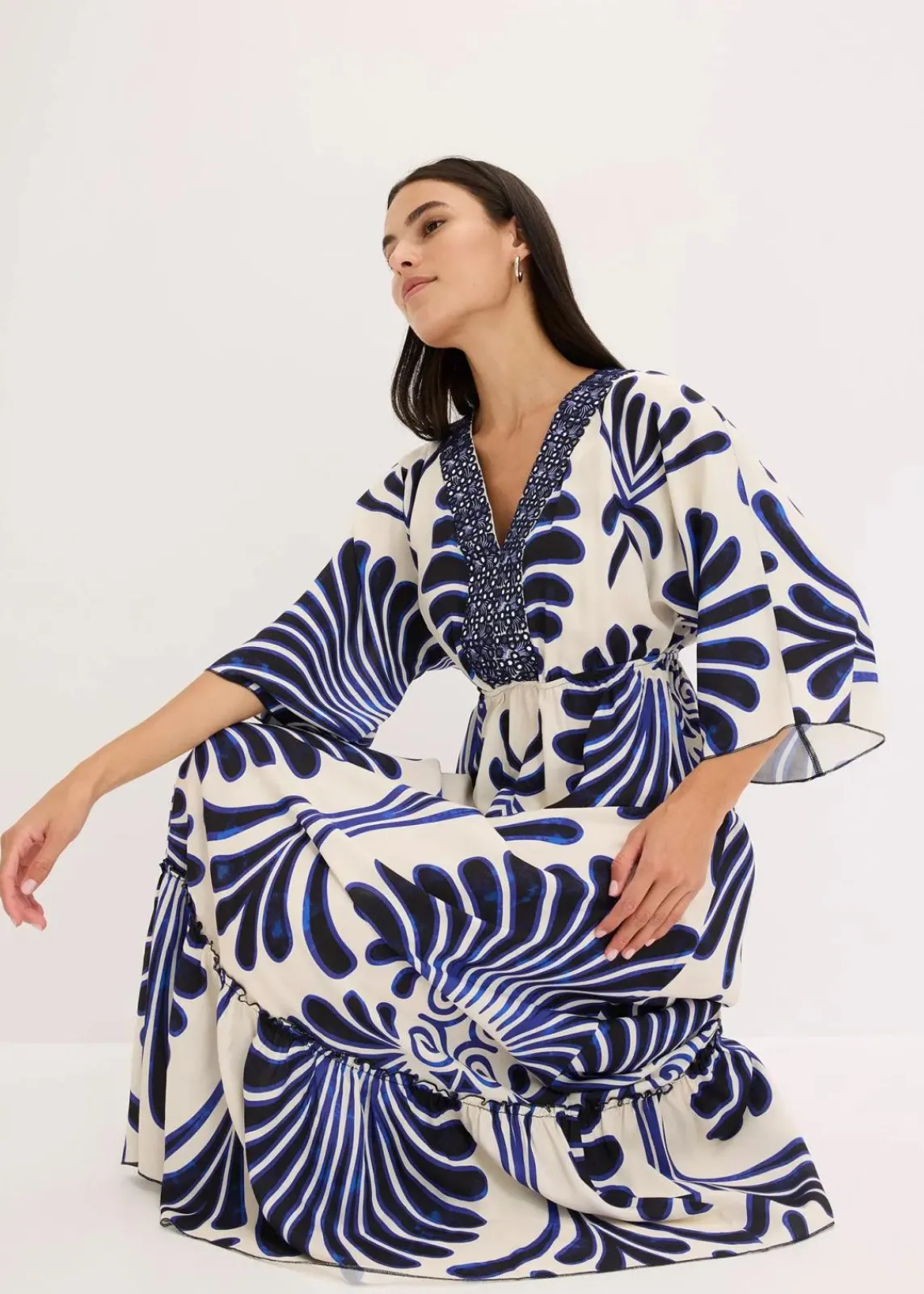 bonprix Kleider|Bekleidung·Pullover & Strickjacken^Maxikleid aus fließender Viskose dunkelblau/wollweiß bedruckt