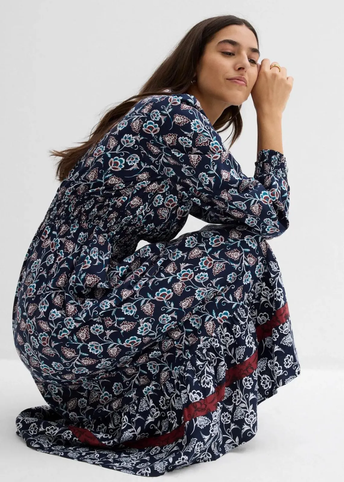 bonprix Bekleidung·Pullover & Strickjacken|Kleider^Maxikleid aus fließender Viskose dunkelblau/wollweiß/kastanienrot/meerestürkis/schwarz bedruckt