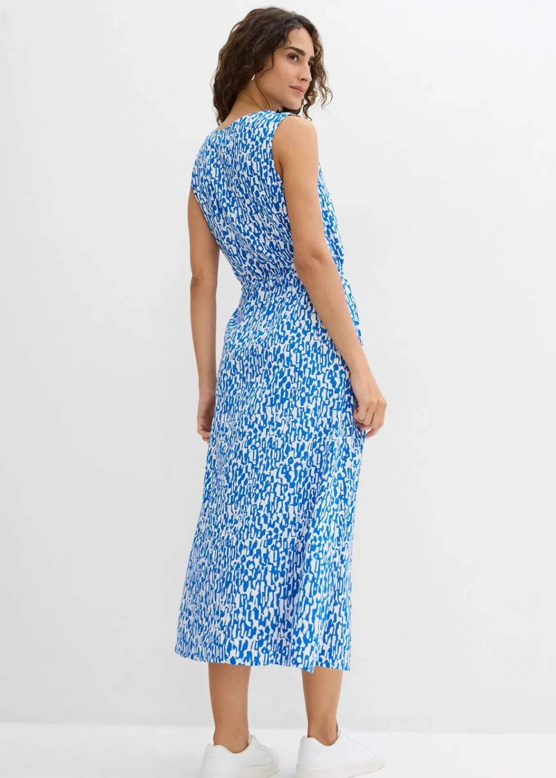 bonprix Nachhaltigere Materialien|Kleider^Maxikleid aus fließender Viskose azurblau/wollweiß