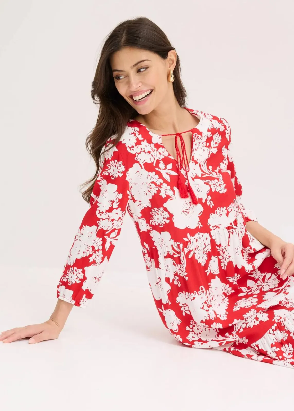 bonprix Nachhaltigere Materialien|Kleider^Maxikleid aus fließender Viskose tomatenrot/weiß geblümt