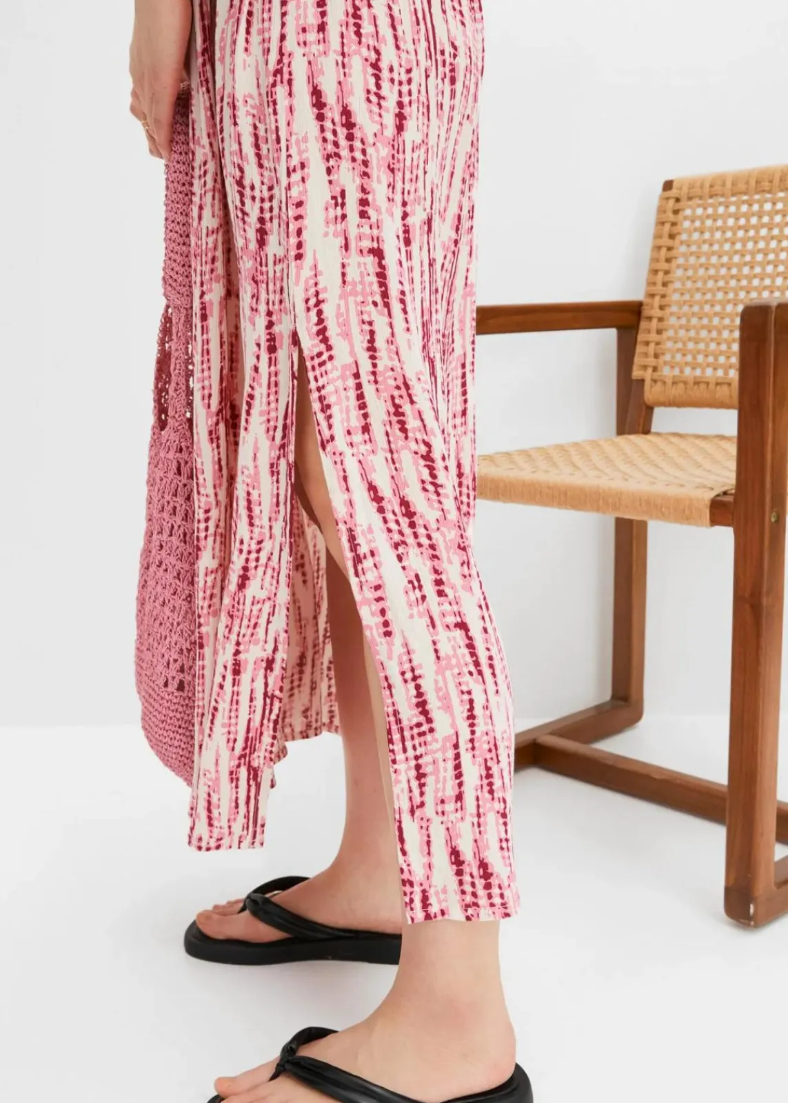bonprix Bekleidung·Pullover & Strickjacken|Kleider^Maxikleid aus fließender Viskose violett/natur bedruckt