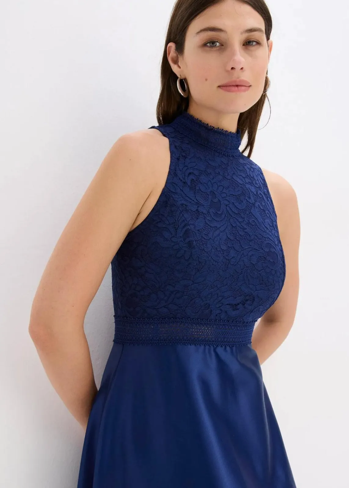 bonprix Bekleidung·Pullover & Strickjacken|Festliche Mode^Maxikleid aus glänzendem Satin mit Spitze mitternachtsblau