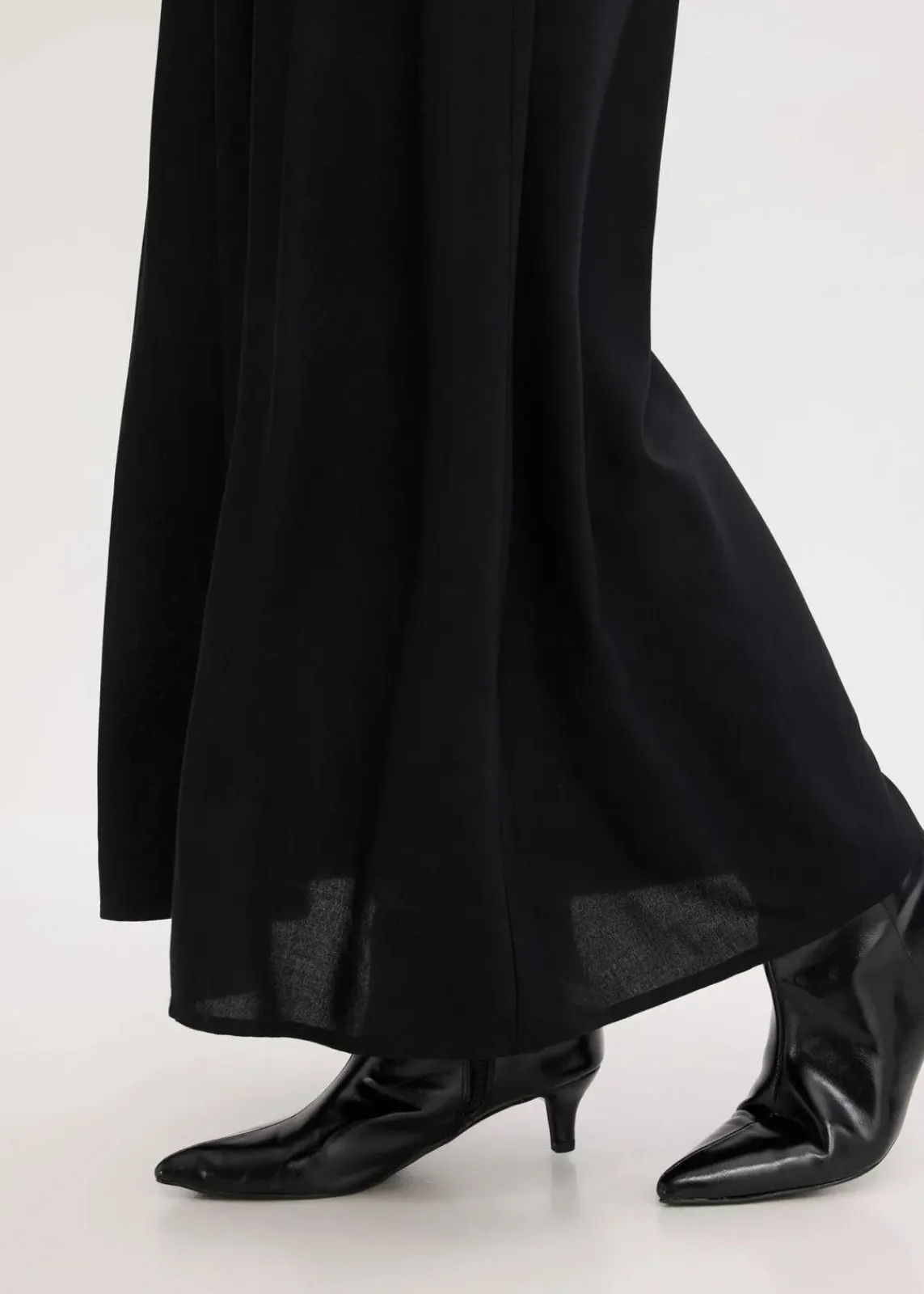 bonprix Nachhaltigere Materialien|Bekleidung·Pullover & Strickjacken^Maxikleid aus reiner Viskose schwarz