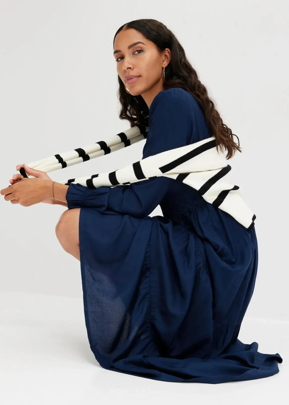 bonprix Kleider|Bekleidung·Pullover & Strickjacken^Maxikleid aus reiner Viskose dunkelblau