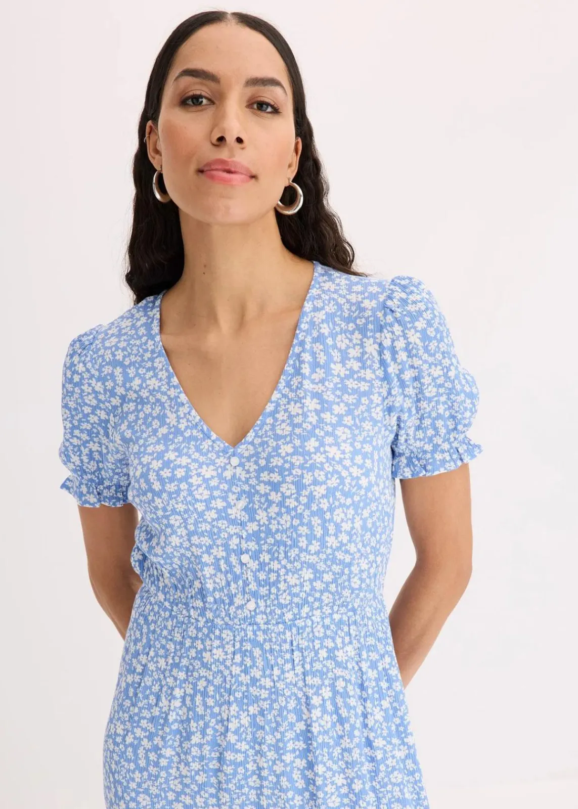 bonprix Nachhaltigere Materialien|Kleider^Maxikleid aus reiner Viskose blau/weiß geblümt