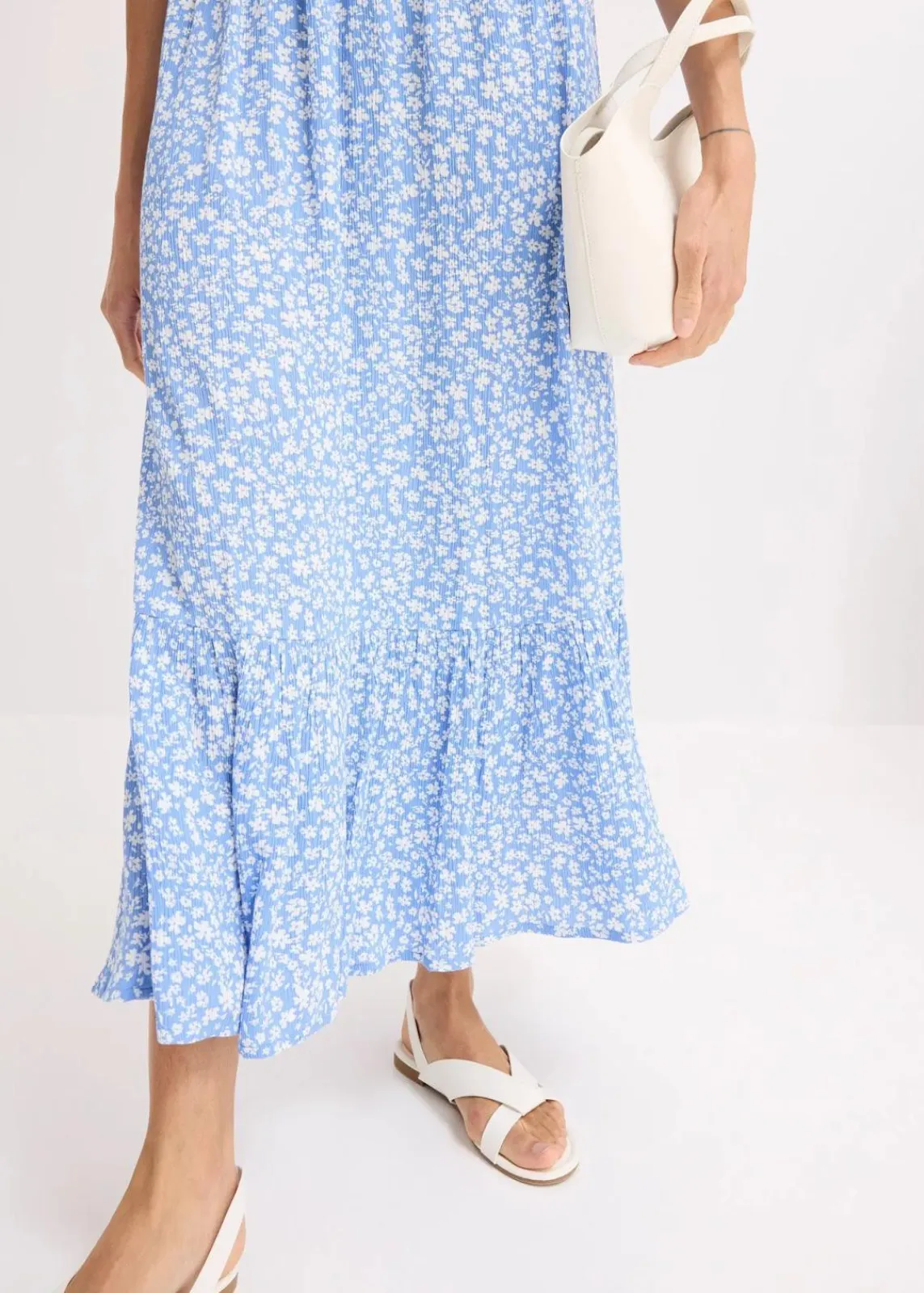 bonprix Nachhaltigere Materialien|Kleider^Maxikleid aus reiner Viskose blau/weiß geblümt